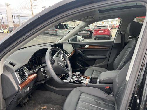 2022 Audi Q5 45 S line Premium Plus