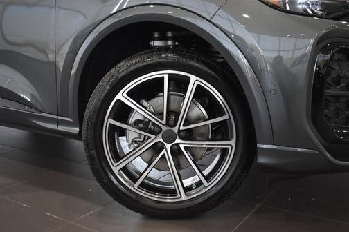 Daytona Gray pearl effect 2026 Audi Q5 Premium Plus TFSI quattro S tronic