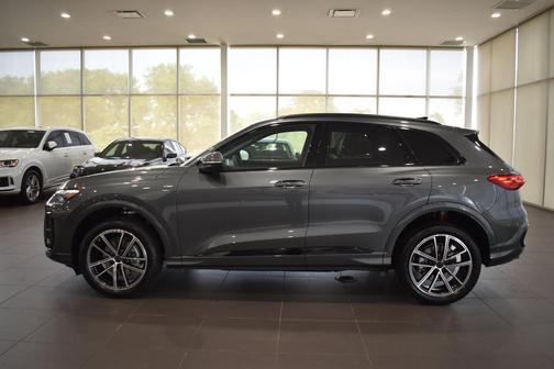 Daytona Gray pearl effect 2026 Audi Q5 Premium Plus TFSI quattro S tronic