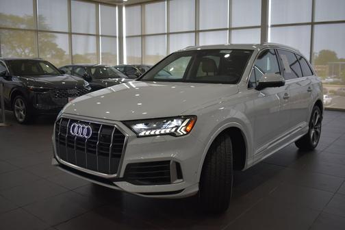 Glacier White Metallic 2023 Audi Q7 55 Premium Plus