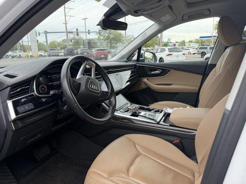 Glacier White Metallic 2023 Audi Q7 55 Premium Plus
