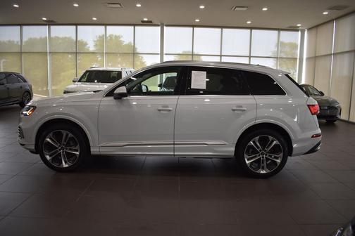 Glacier White Metallic 2023 Audi Q7 55 Premium Plus