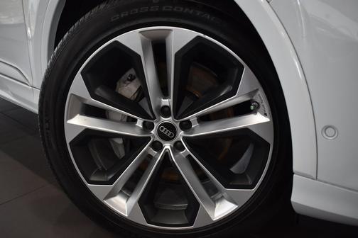 Glacier White Metallic 2023 Audi Q7 55 Premium Plus