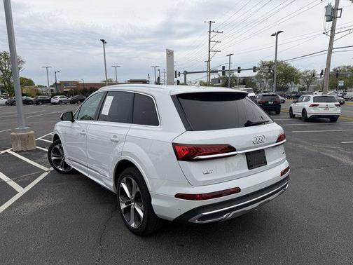 Glacier White Metallic 2023 Audi Q7 55 Premium Plus
