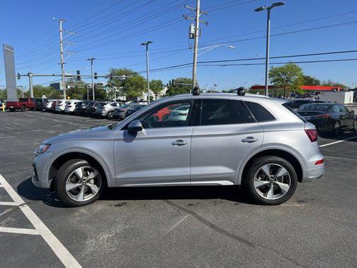 2022 Audi Q5 40 Premium Plus