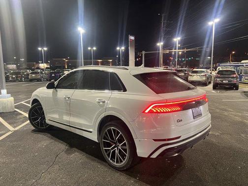 2022 Audi Q8 55 Premium Plus