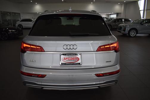 Florett Silver Metallic 2023 Audi Q5 40 Premium