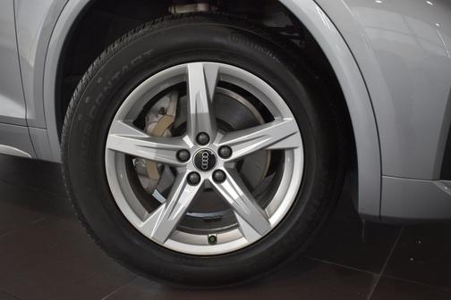 Florett Silver Metallic 2023 Audi Q5 40 Premium