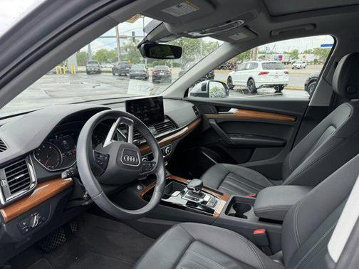 Florett Silver Metallic 2023 Audi Q5 40 Premium
