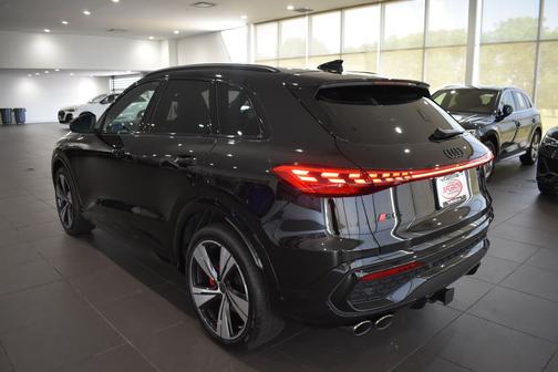 Mythos Black Metallic 2026 Audi SQ5 3.0T Premium Plus