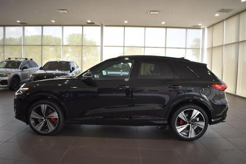 Mythos Black Metallic 2026 Audi SQ5 3.0T Premium Plus