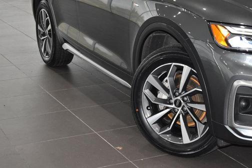 Daytona Gray Pearl Effect 2023 Audi Q5 45 S line Premium
