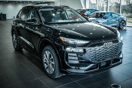 2025 Audi Q6 e-tron Premium Plus quattro