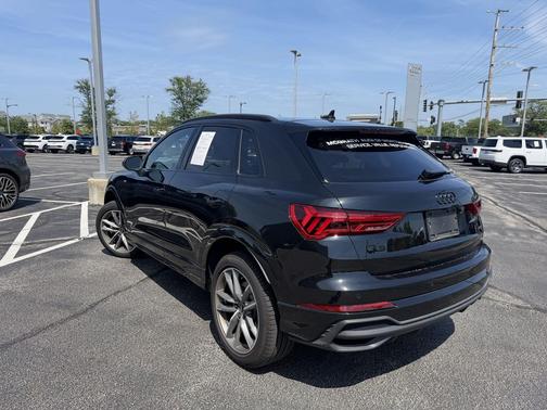 Mythos Black Metallic 2025 Audi Q3 Premium 45 TFSI S line quattro Tiptronic