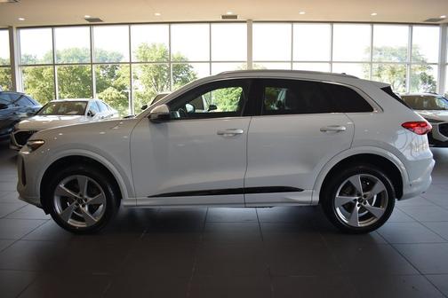 Glacier White Metallic 2025 Audi Q5 Premium Plus TFSI quattro S tronic