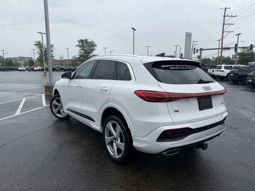 Glacier White Metallic 2025 Audi Q5 Premium Plus TFSI quattro S tronic