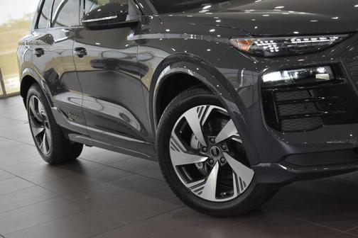 2025 Audi Q6 e-tron Premium Plus quattro