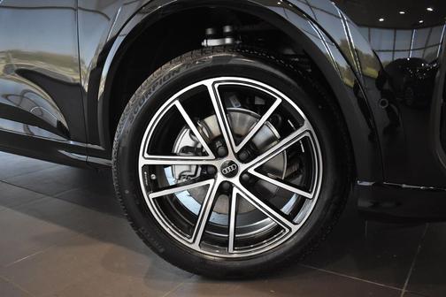 Mythos Black Metallic 2026 Audi Q5 Premium Plus TFSI quattro S tronic