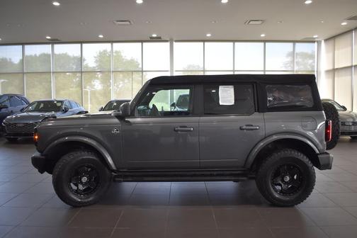 Carbonized Gray Metallic 2023 Ford Bronco Outer Banks