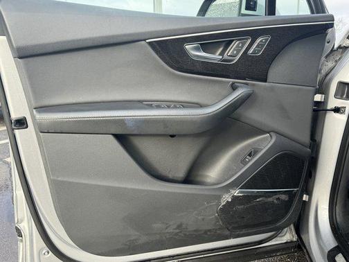 2022 Audi Q7 55 Premium Plus