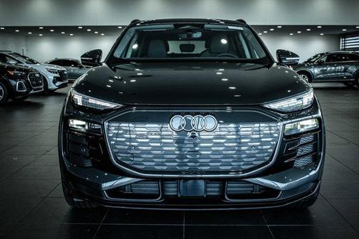2025 Audi Q6 e-tron Prestige quattro