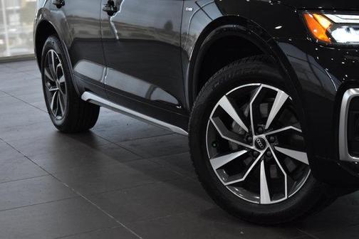 Mythos Black Metallic 2023 Audi Q5 45 S line Premium Plus