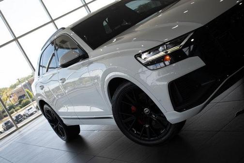 2022 Audi Q8 55 Premium Plus