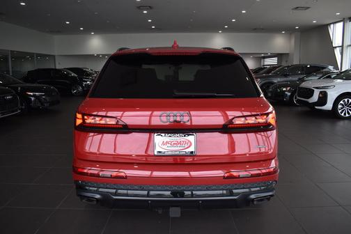 Chili red metallic 2026 Audi Q7 55 Prestige