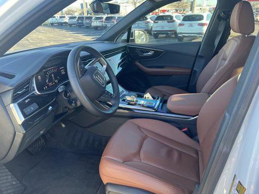 2023 Audi Q7 45 Premium
