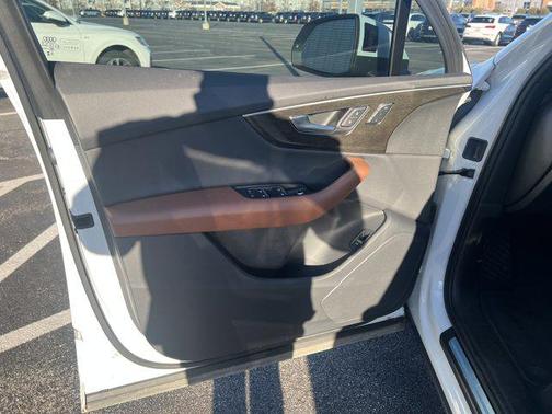 2023 Audi Q7 45 Premium