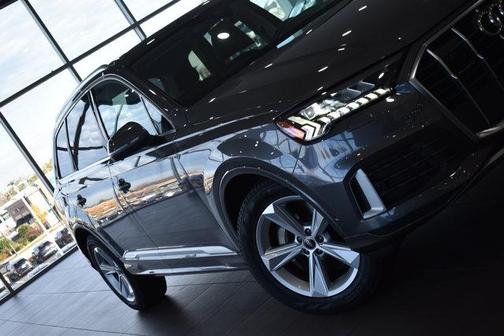 2024 Audi Q7 45 Premium Plus