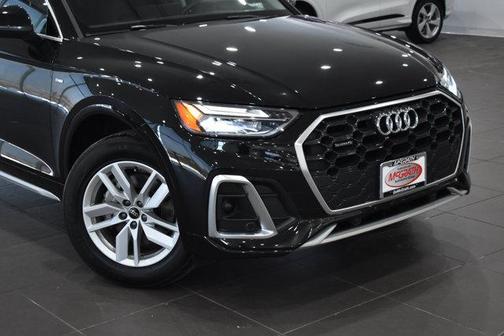 Mythos Black Metallic 2023 Audi Q5 45 S line Premium