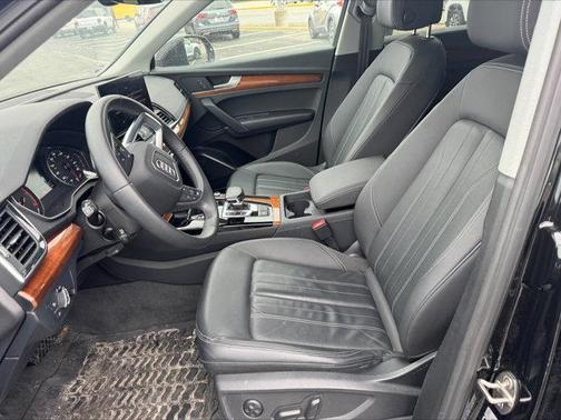 2023 Audi Q5 45 S line Premium
