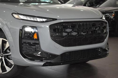 Arrow Gray Pearl Effect 2026 Audi Q3 S line