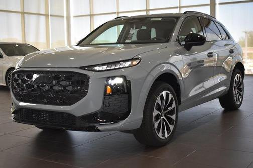 Arrow Gray Pearl Effect 2026 Audi Q3 S line