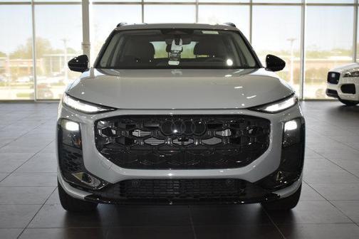 Arrow Gray Pearl Effect 2026 Audi Q3 S line