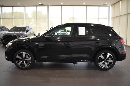 Mythos Black Metallic 2023 Audi Q5 45 S line Premium Plus