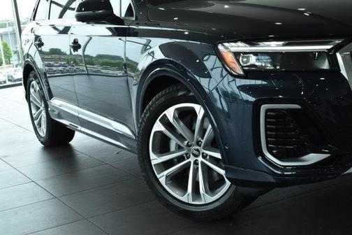 2025 Audi Q7 55 Premium Plus