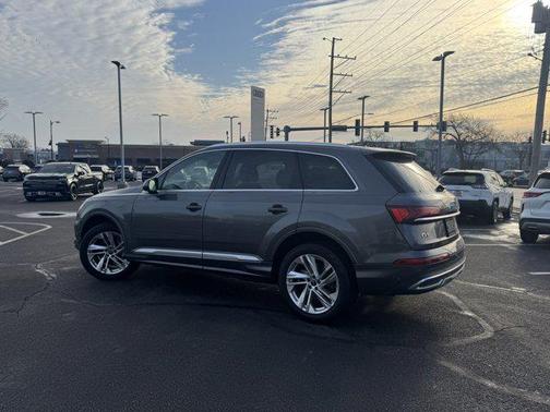 2024 Audi Q7 55 Premium Plus