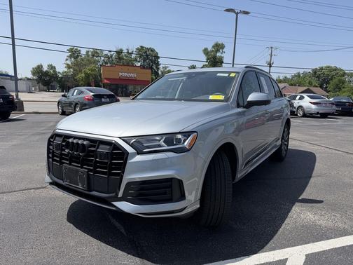 Satellite Silver Metallic 2023 Audi Q7 45 Premium Plus