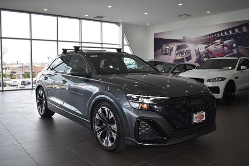 Daytona Gray Pearl Effect 2025 Audi Q8 55 Premium Plus