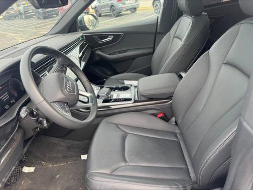 Daytona Gray Pearl Effect 2025 Audi Q8 55 Premium Plus