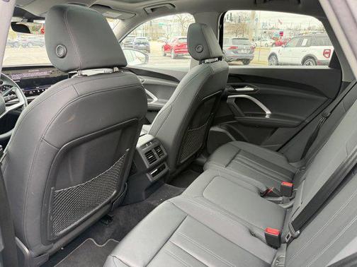 Arkona White 2025 Audi Q5 Premium TFSI quattro S tronic