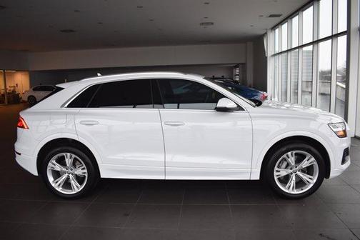 Photo 4 of 27 of 2019 Audi Q8 3.0T Premium