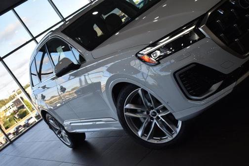 2025 Audi Q7 55 Premium Plus