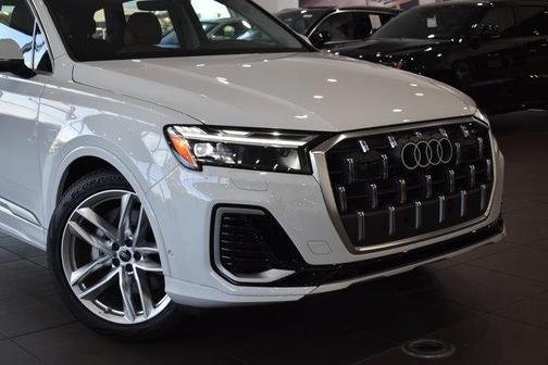 2025 Audi Q7 55 Premium Plus