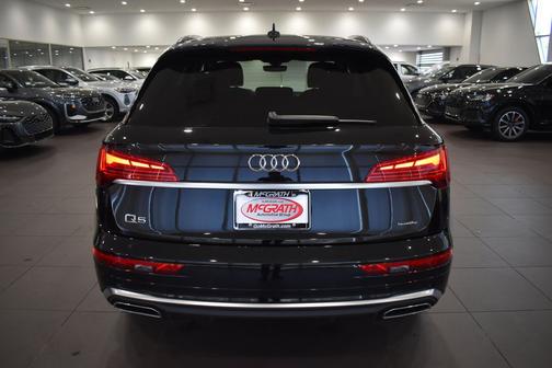 Mythos Black Metallic 2023 Audi Q5 45 S line Premium