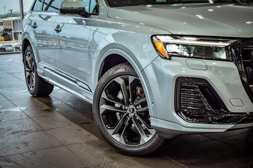 2025 Audi Q7 55 Premium Plus