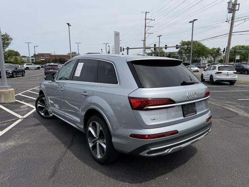 Satellite Silver Metallic 2023 Audi Q7 55 Premium Plus