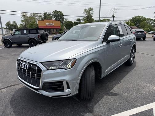 Satellite Silver Metallic 2023 Audi Q7 55 Premium Plus
